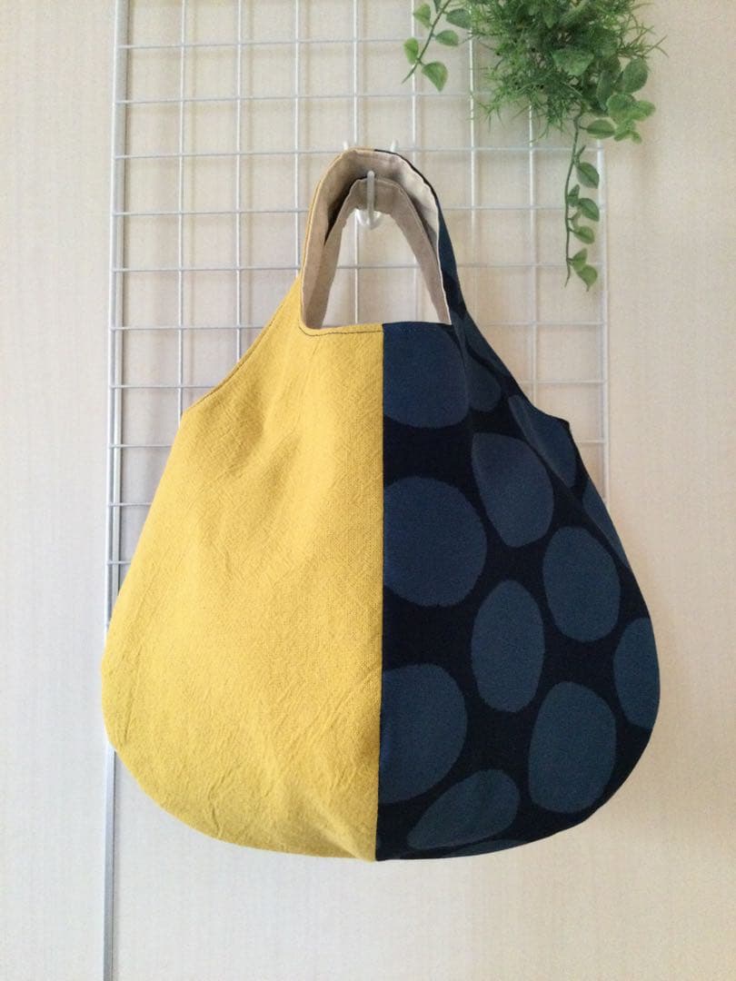 ころんとした形のバッグ　トートバッグ　ハンドメイド