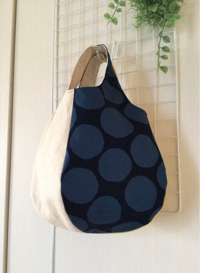 ころんとした形のバッグ　トートバッグ　ハンドメイド