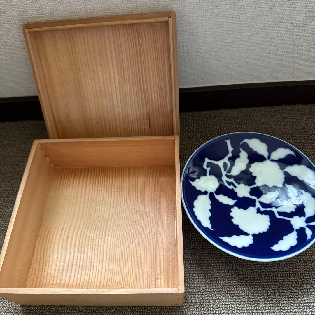 深川製磁 美術有田焼 明宣徳年製 瑠璃地 白花紋 菓子盤と箱