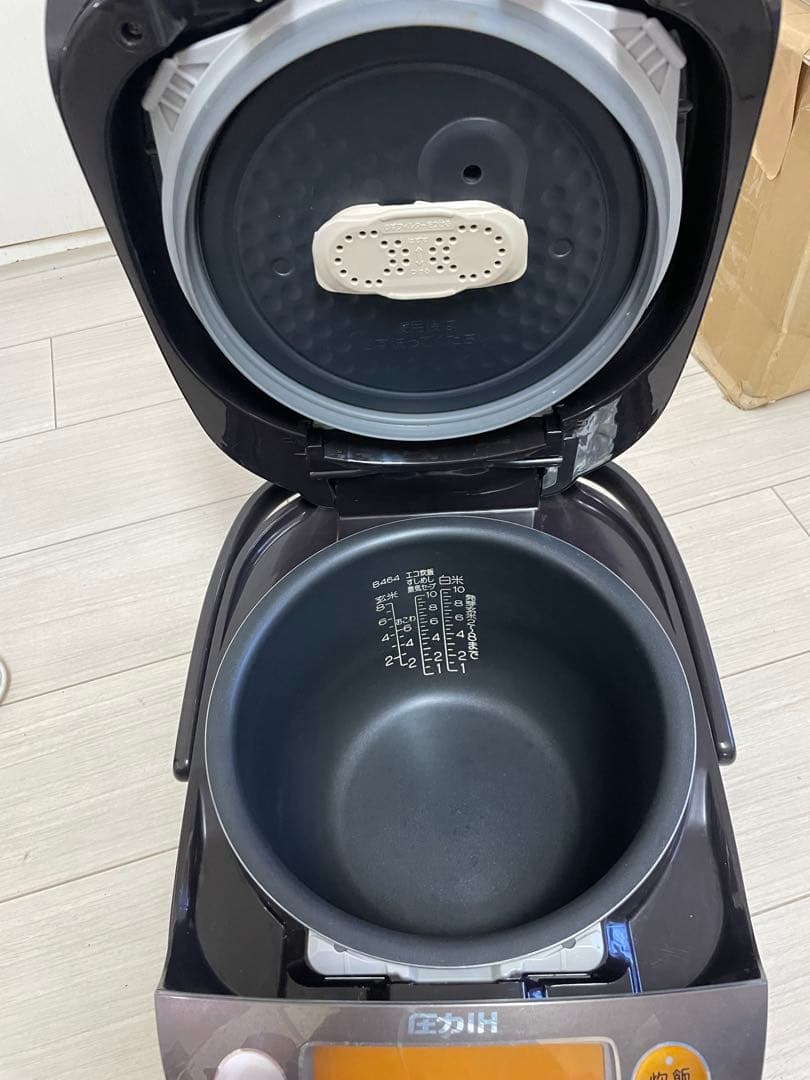 1.8L ZOJIRUSHI圧力IHジャー炊飯器NP-BE18
