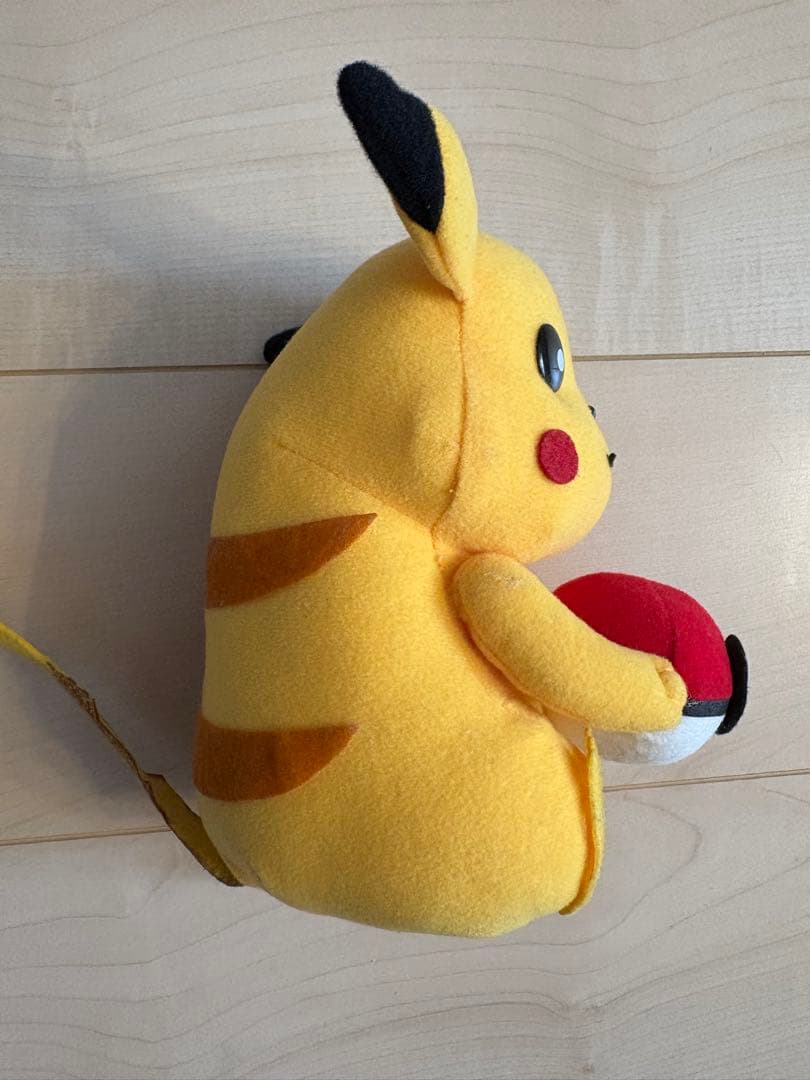 ポケモン 初代 ピカチュウ ぬいぐるみ