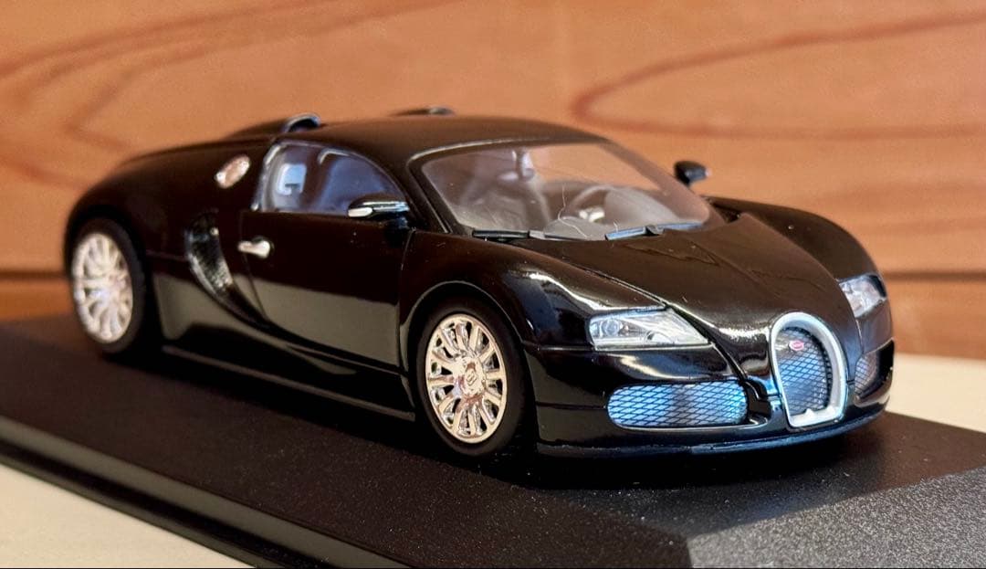 ブガッティ ヴェイロン　ミニチャンプス 1/43