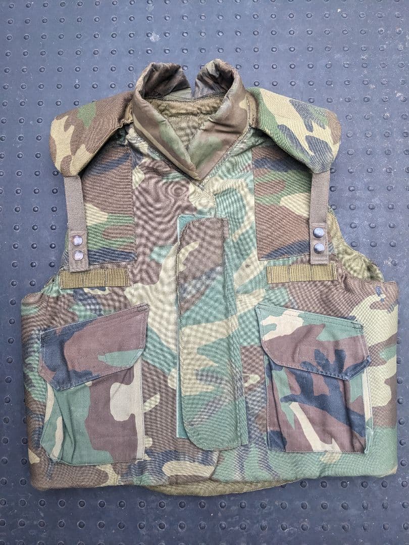 防弾チョッキ　ボディーアーマー　米軍　迷彩　アメリカ軍　実物品