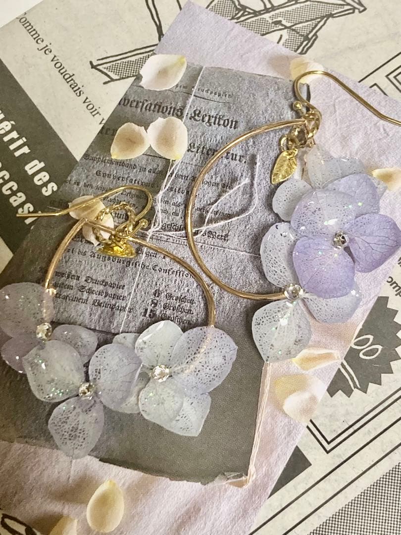 【N.551】ハンドメイドピアス/イヤリング　レジン　アジサイ　スワロフスキー