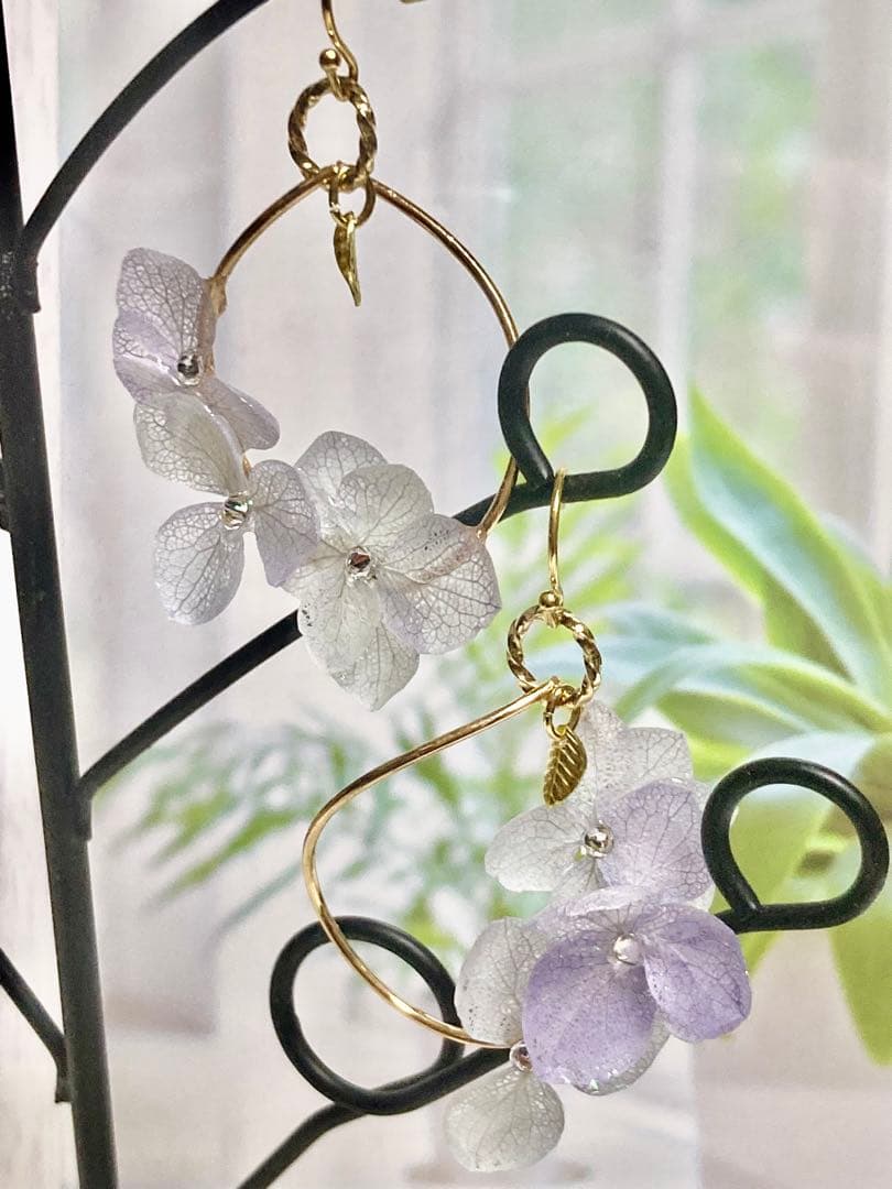 【N.551】ハンドメイドピアス/イヤリング　レジン　アジサイ　スワロフスキー