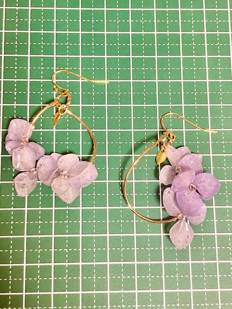 【N.551】ハンドメイドピアス/イヤリング　レジン　アジサイ　スワロフスキー