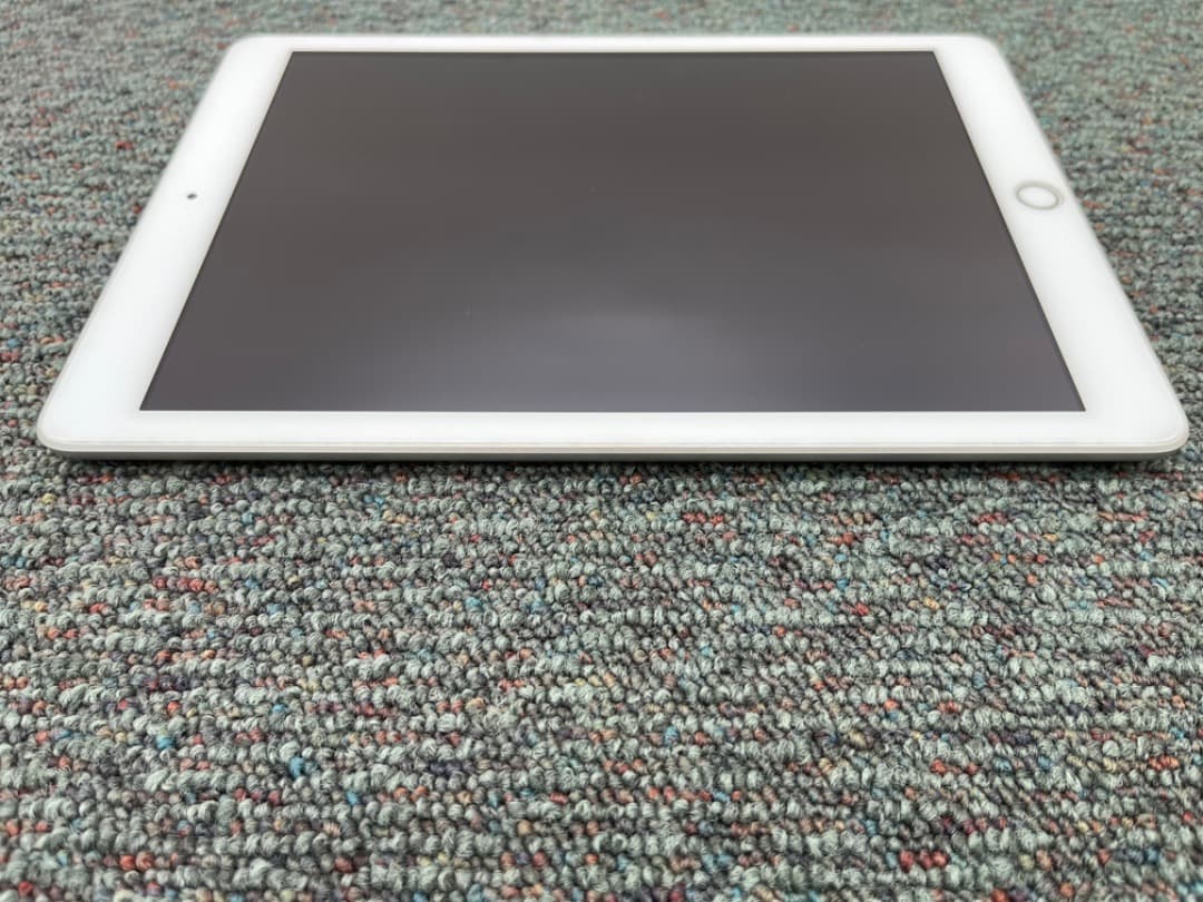 iPad5　第5世代　Wi-Fi+Cellularモデル　simフリー　f857