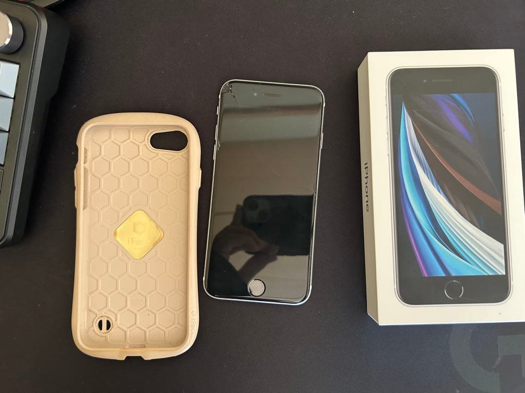 iPhone se 第2世代　本体 + iFace ケース+箱