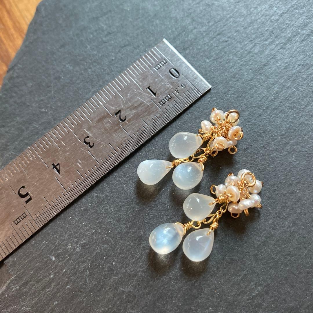 天然石チャーム　ホワイトムーンx淡水