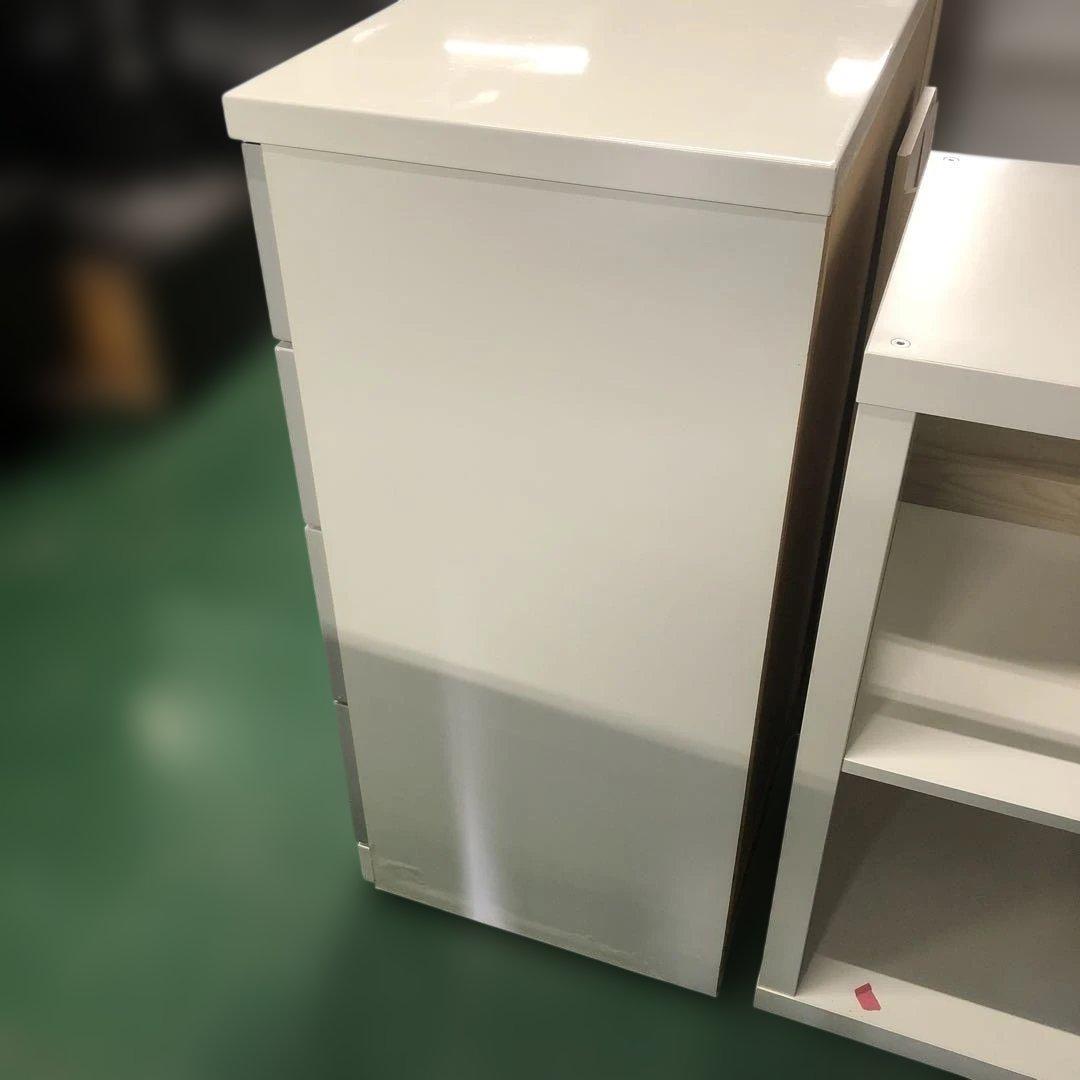 直接引き取り可能 グレーのチェスト 4段 引き出し付き タンス しゅうのう