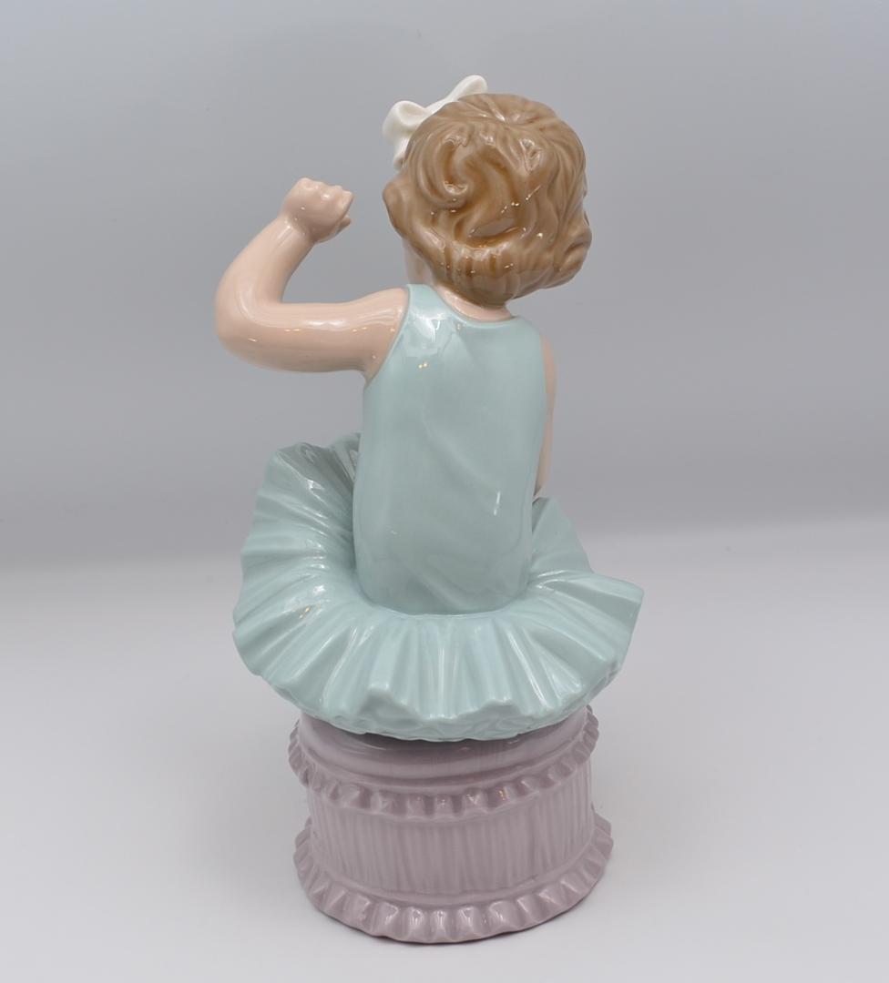 幼いバレリーナ　＃5107　★リヤドロ　スペイン　ポーセリン　光沢仕上げ　絶版