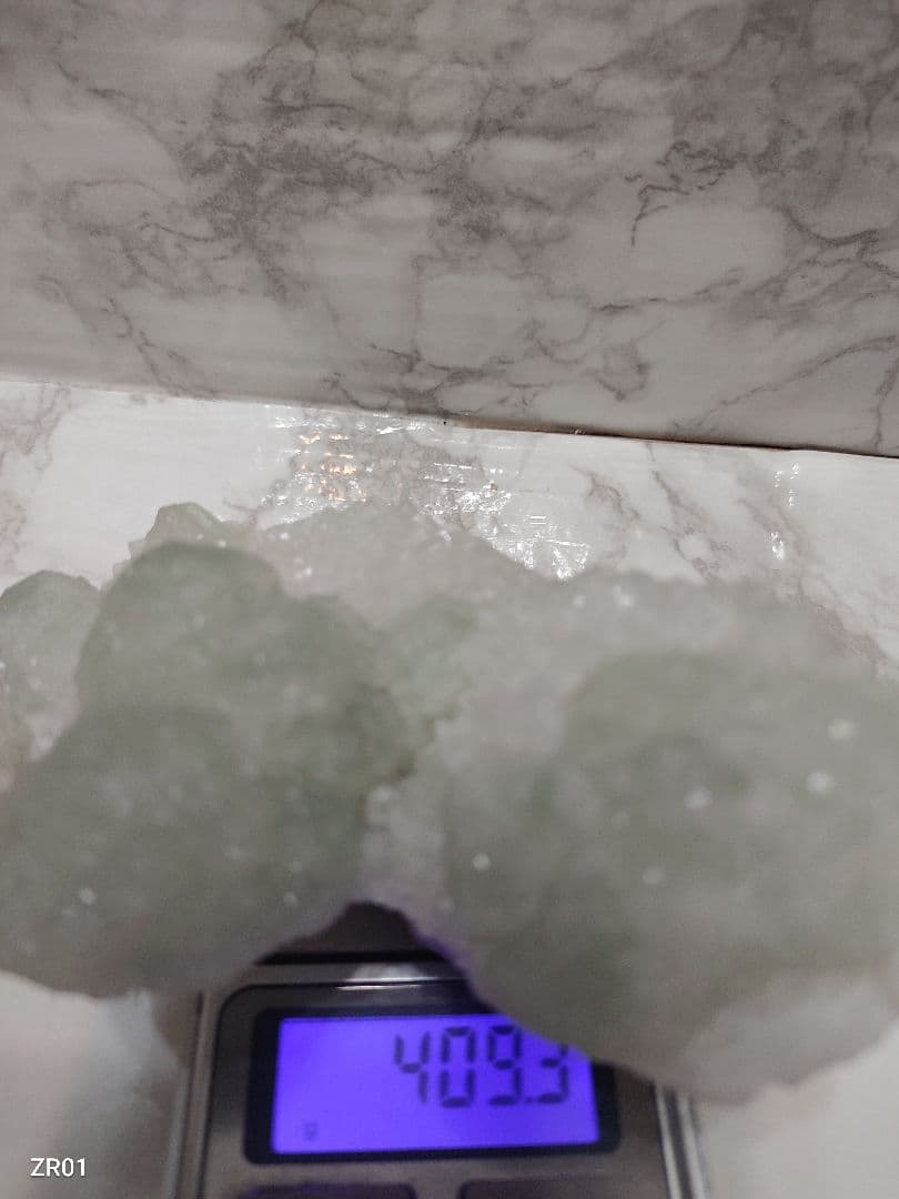 水晶でコーティングされたフローライトです。重さ409g