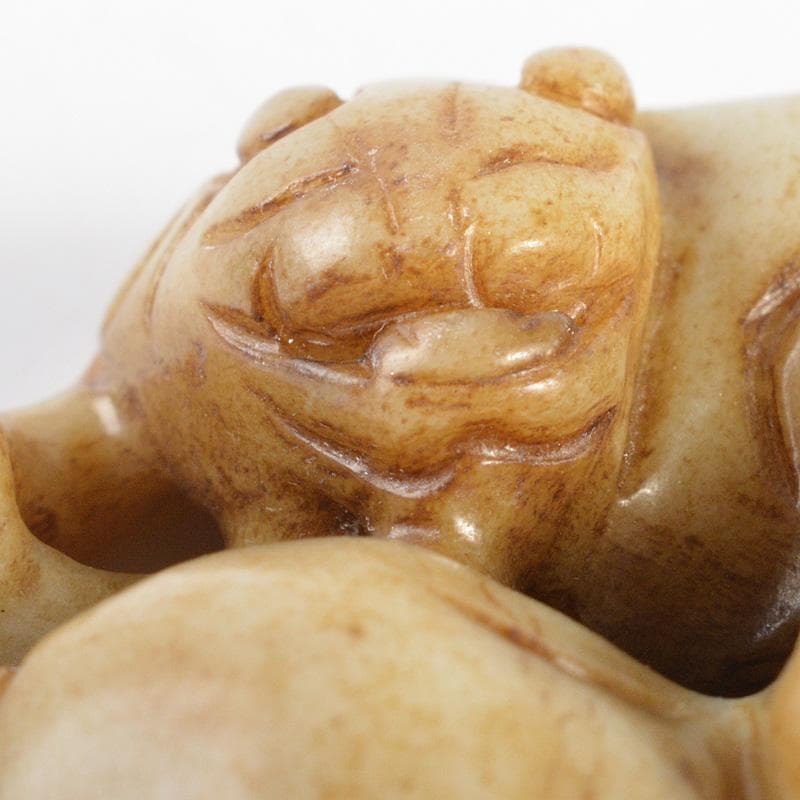 中国　玉石彫刻　神獣刻　根付　紙鎮　置物　C　7342E