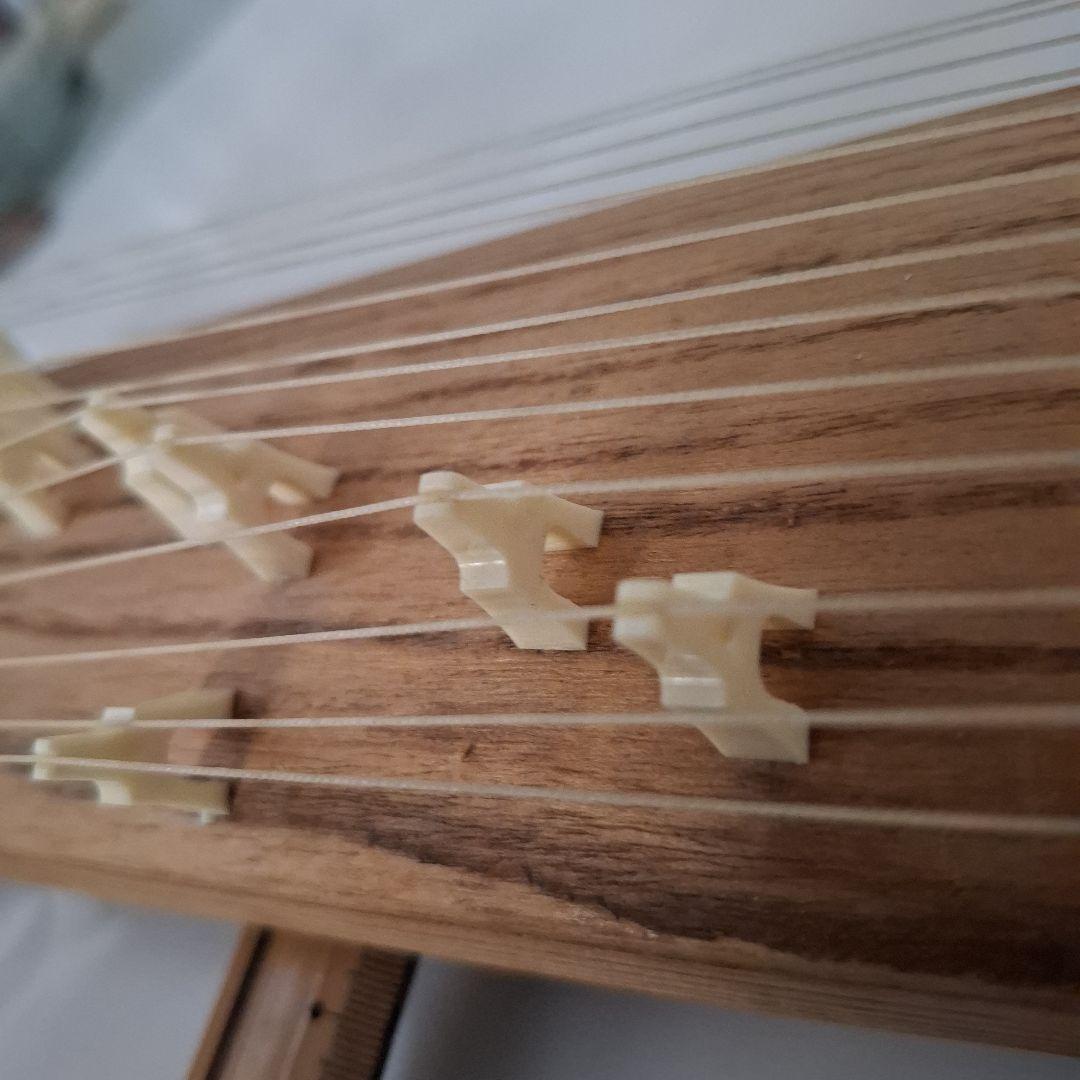 13弦の 華やかな装飾のミニお琴