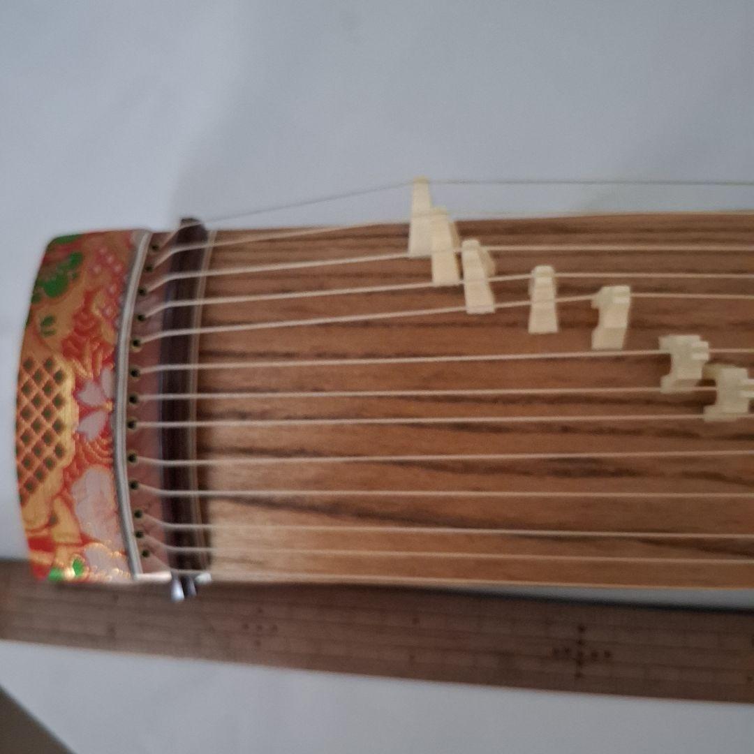13弦の 華やかな装飾のミニお琴