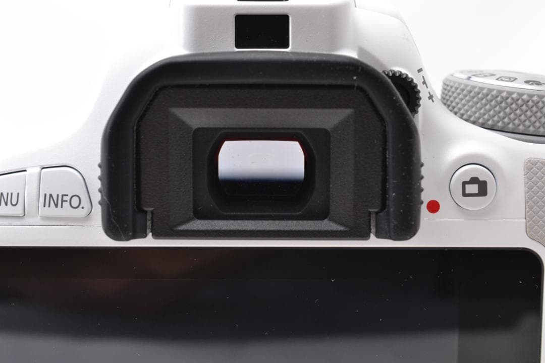 ■ ほぼ新品 ■ キャノン　Canon Kiss X7 ダブルレンズキット