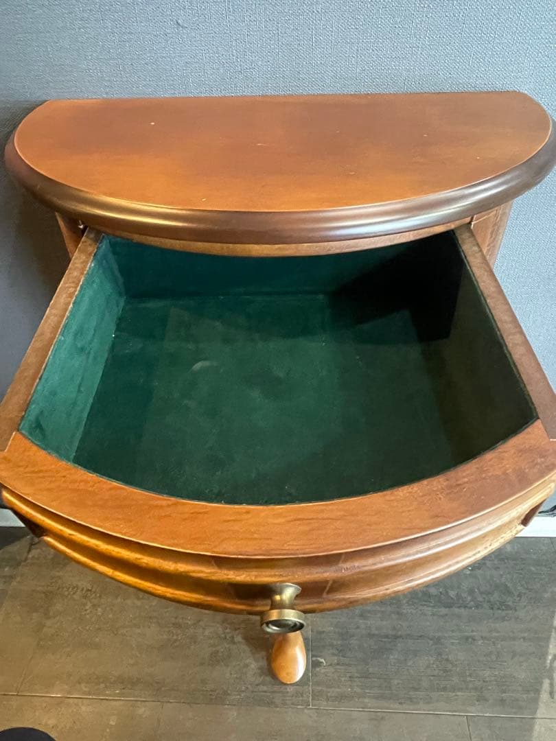 アンティーク調　木製半円形キャビネット ４段引き出し　３本猫足