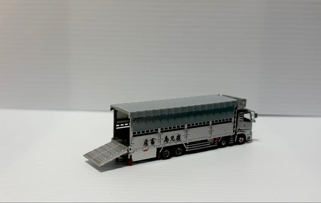 ＵＤトラックスクオン　４軸低床家畜運搬トラック　べこ車　トラックコレクション