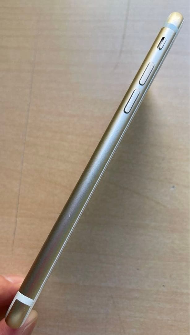 iPhone 7 ゴールド　32GB A1779 美品　バッテリー87%