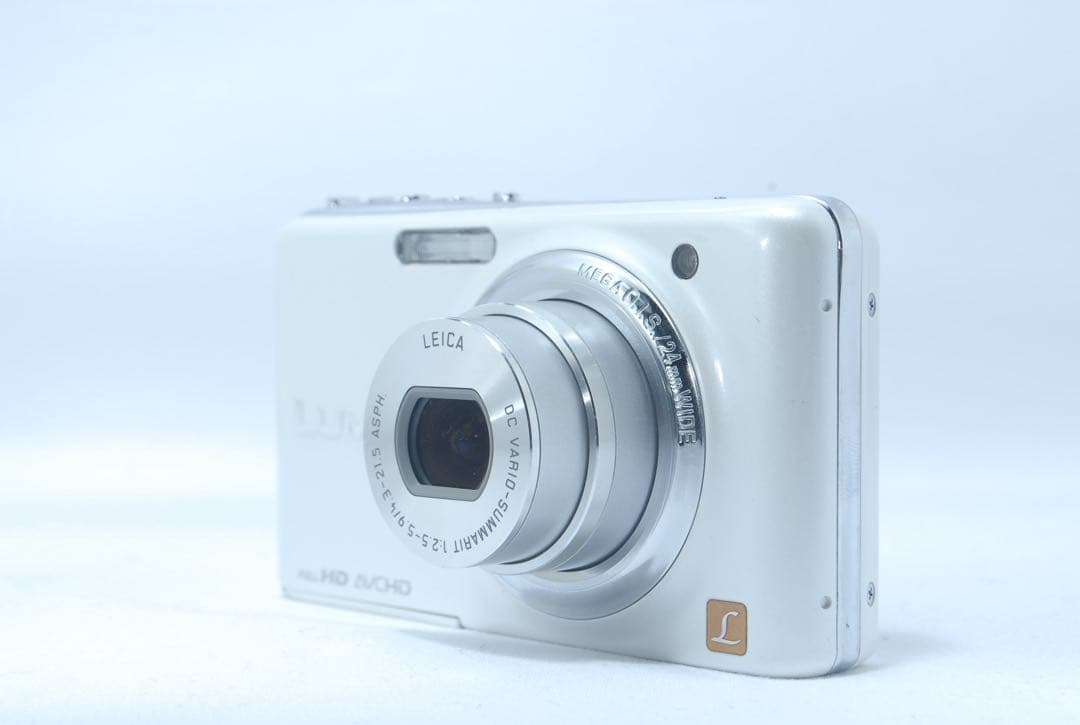 美品✨Panasonic 大人気 コンデジ ホワイト デジタルカメラ スマホ転送