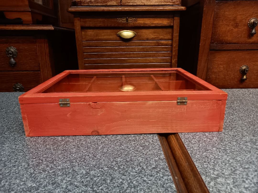 1980's　ヴィンテージ　硝子扉　レッド　ディスプレイ　ウッド　ケース　木箱