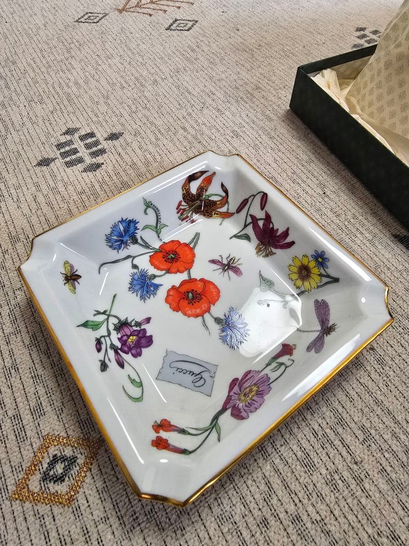 GUCCI グッチ 灰皿 アッシュトレイ ロゴ入り 陶器製 インテリア 中古