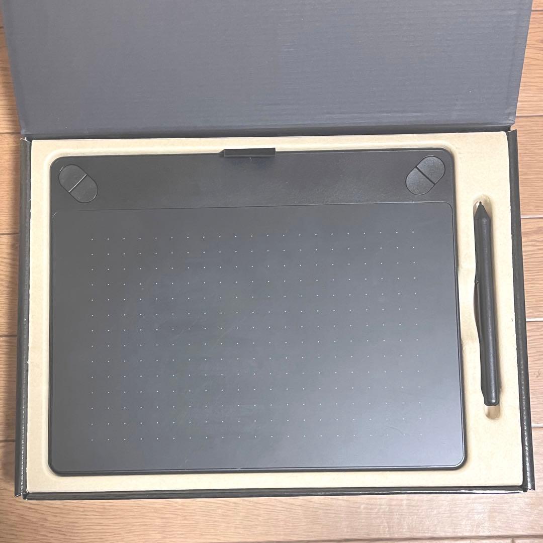 Wacom INTUOS COMIC ワコム　ペンタブレット　ブラック