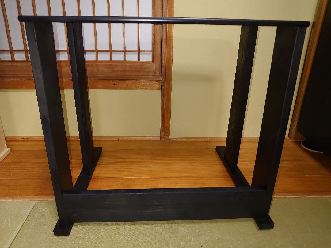 【累積117台目】１台用パチスロ実機の置き台（シンプルスタンド）★黒色に塗装済み