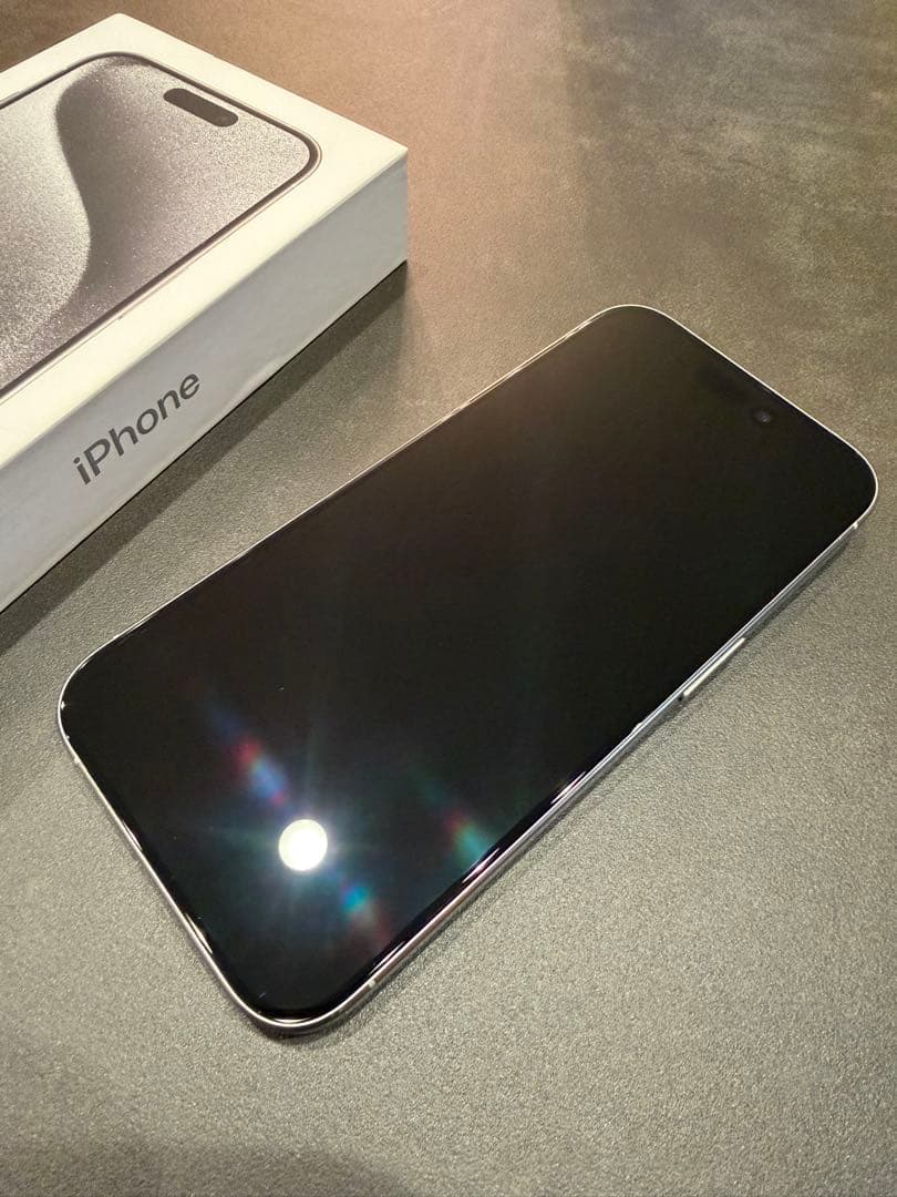 Apple iPhone 15 Pro 256GB ホワイトチタニウム　本体