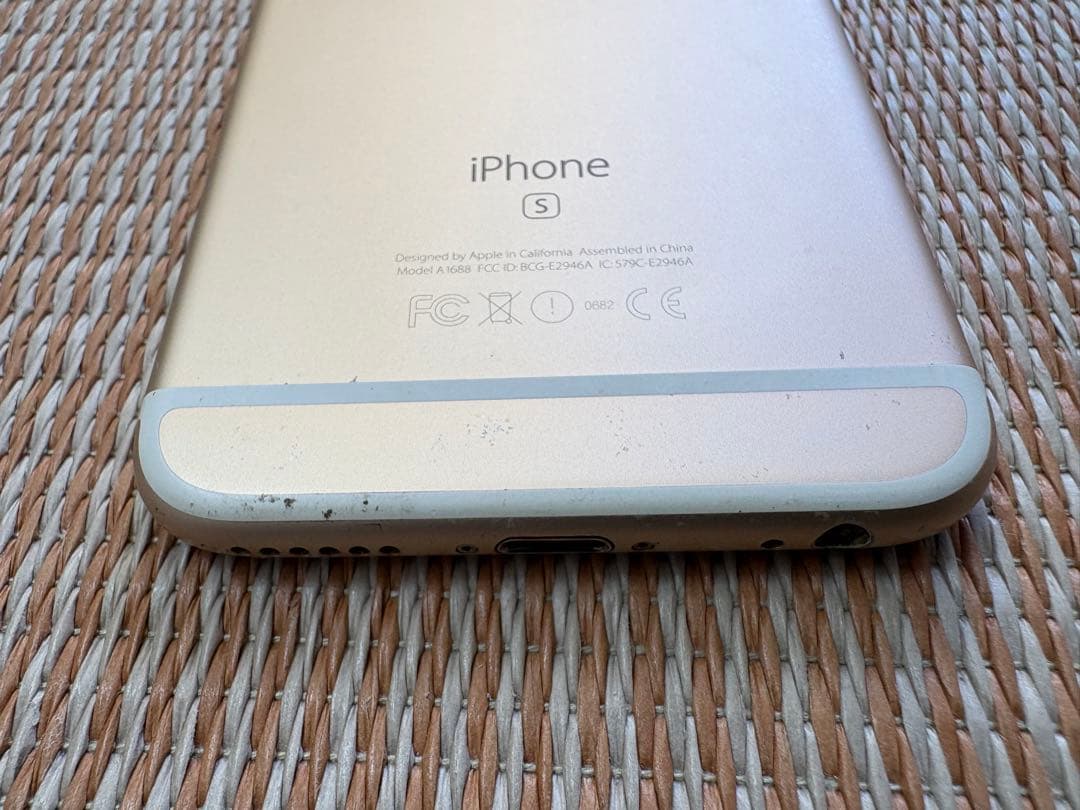 iPhone6s本体　ゴールド　128GB
