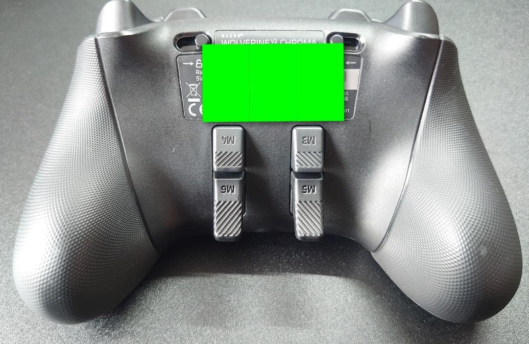 Razer Wolverine V2 Chroma コントローラー