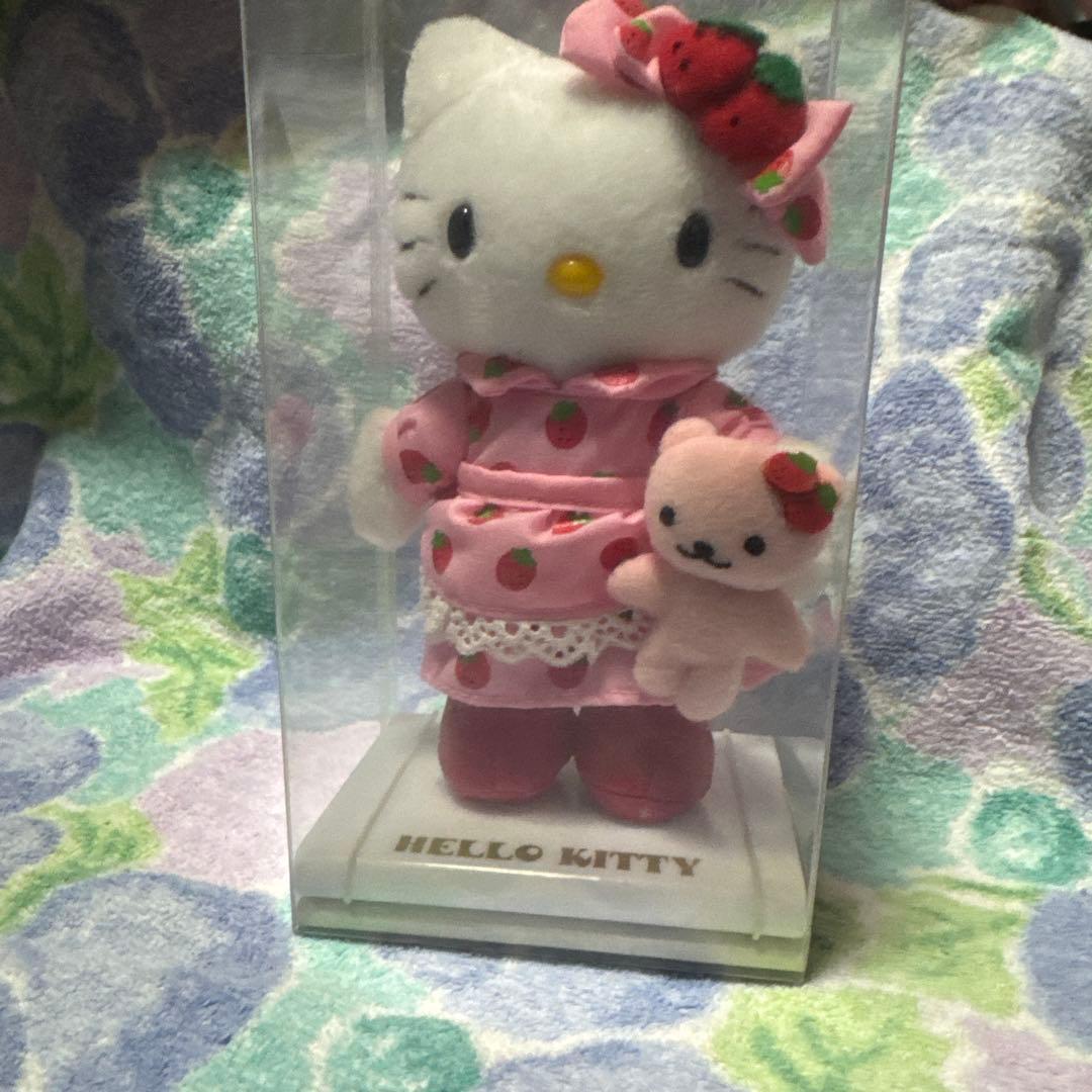ハローキティ　いちご　置き物