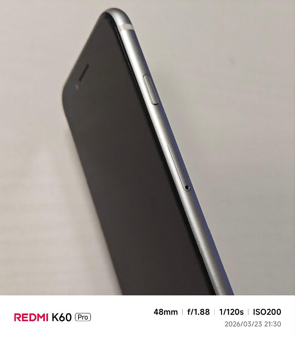 iPhone SE2 iOS18個体 ホワイト キズナシ 最大容量80％