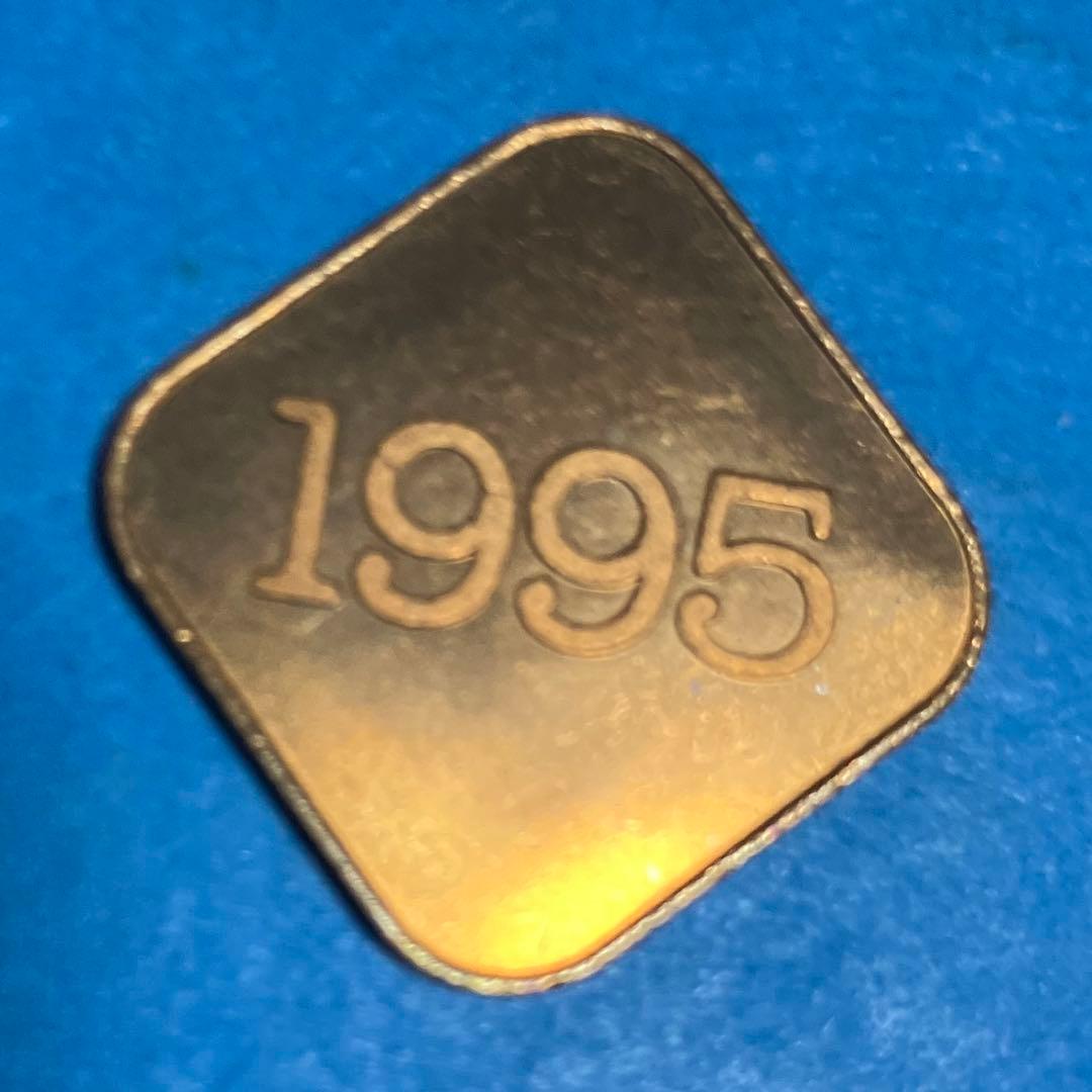 銀インゴット1点純銀メダル2点銅年銘板1点