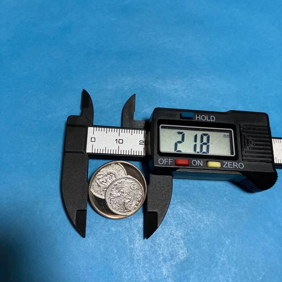 銀インゴット1点純銀メダル2点銅年銘板1点