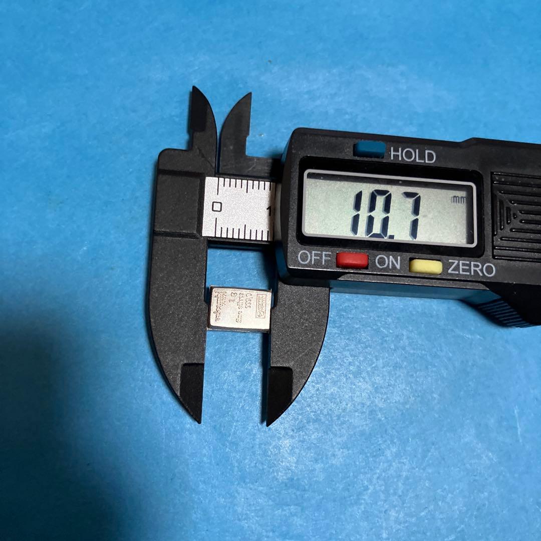 銀インゴット1点純銀メダル2点銅年銘板1点