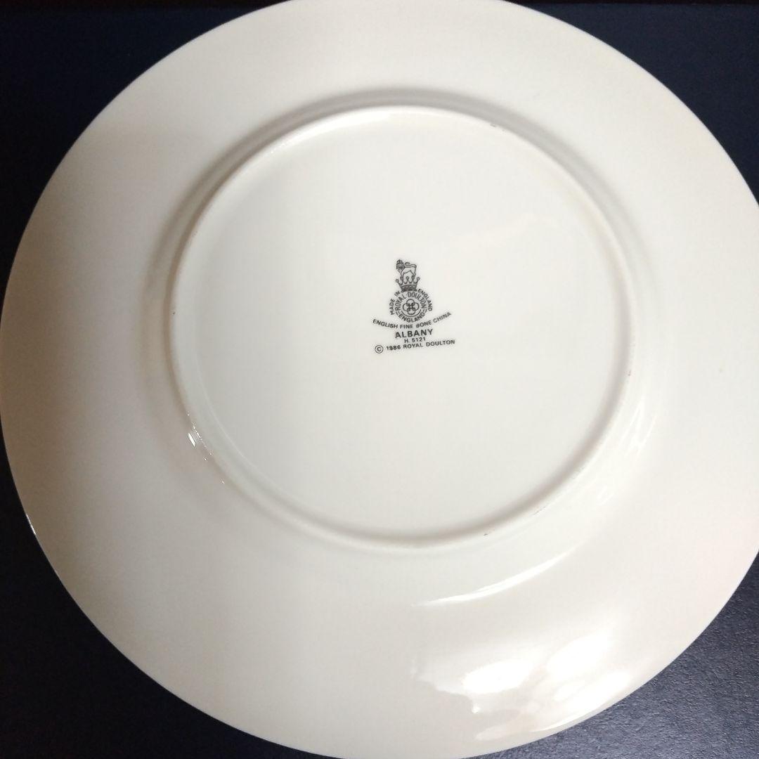 ロイヤルドルトン アルバニー20.5プレート17.5プレート各二枚カップ&ソーサ