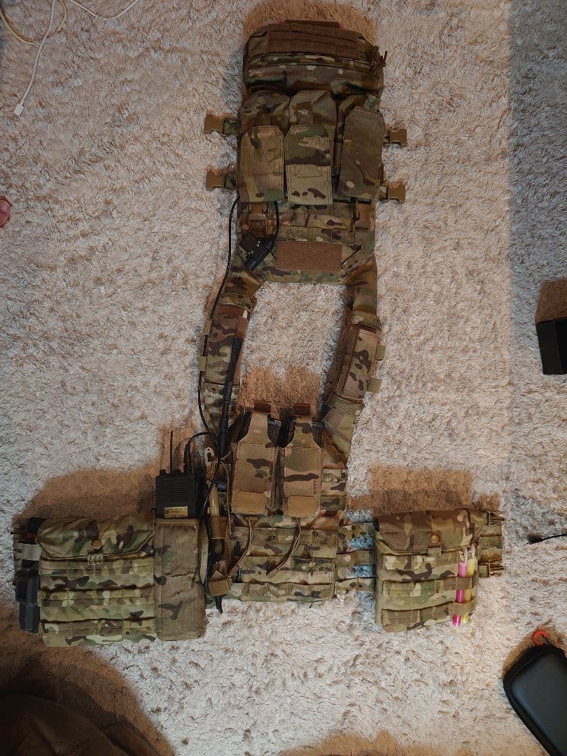 WARRIOR　ASSAULT　SYSTEM　プレートキャリア 無線機装備