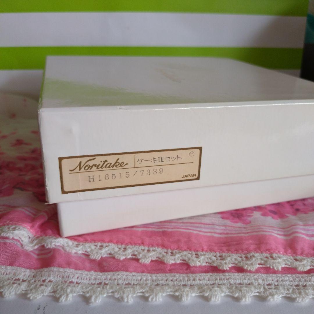 Noritake✿コンテンポラリー✿ケーキ皿5皿セット✿素敵な装飾の花柄のお皿