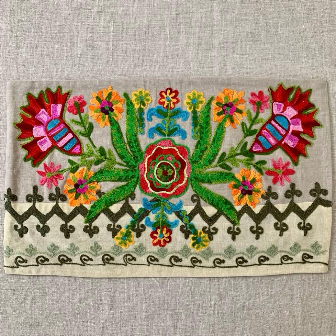 刺繍がきれいなクッションカバー❶