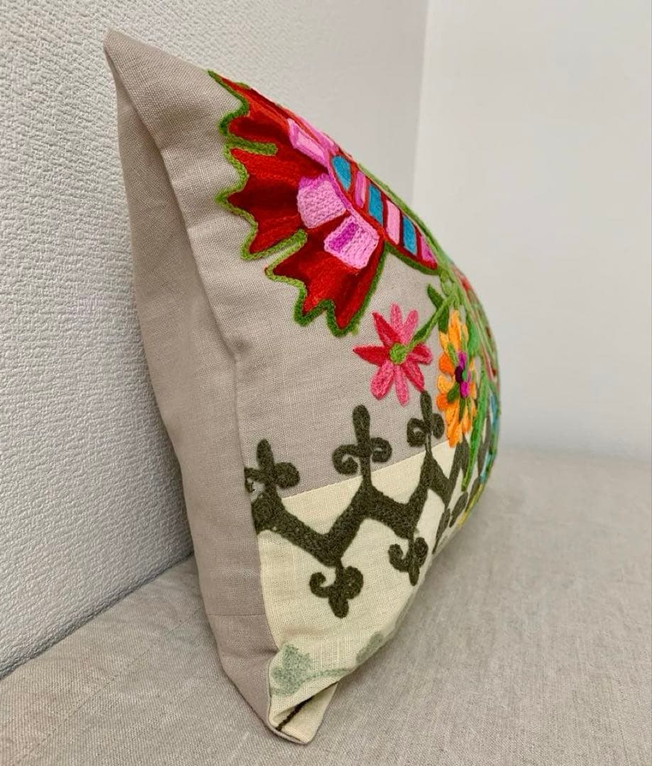 刺繍がきれいなクッションカバー❶