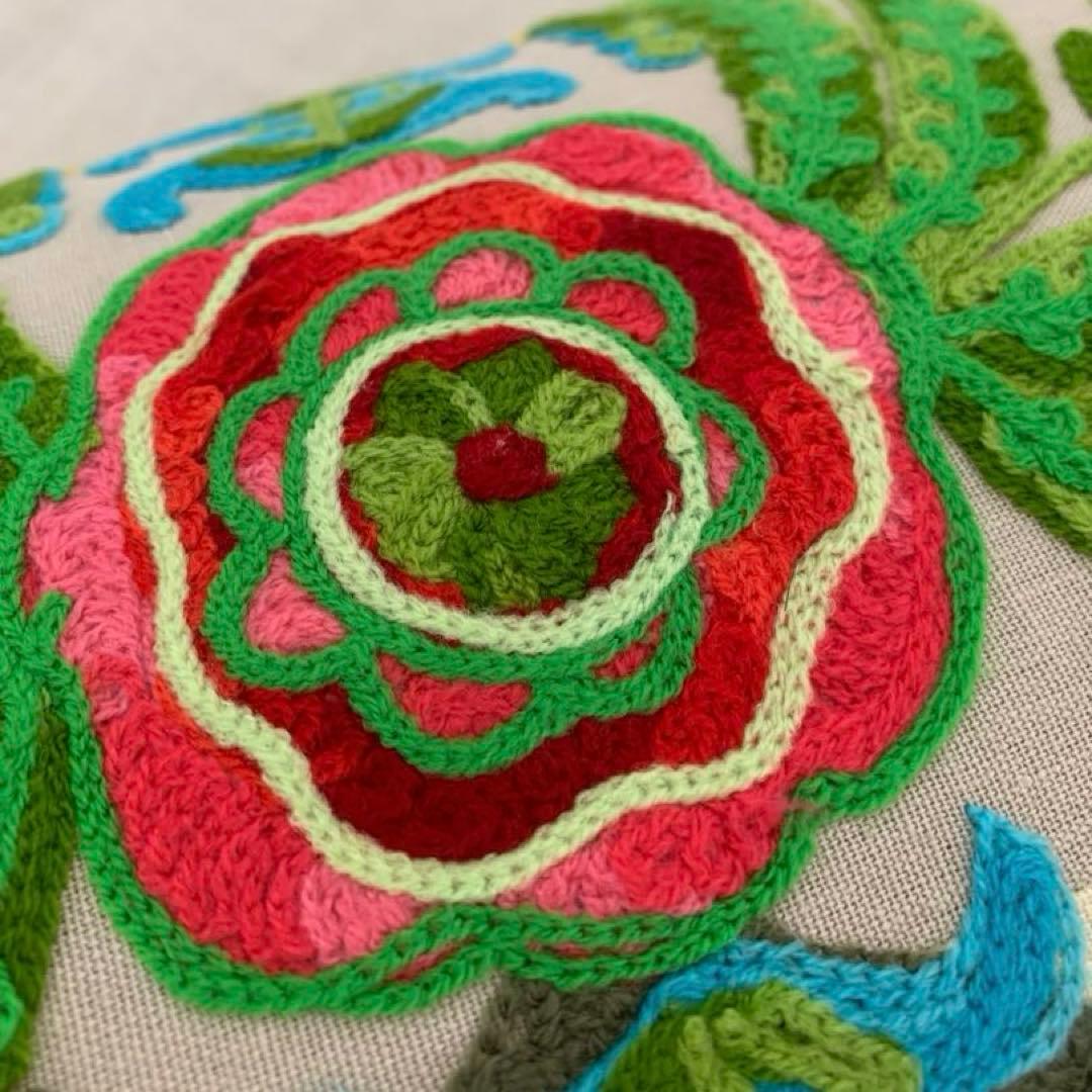 刺繍がきれいなクッションカバー❶