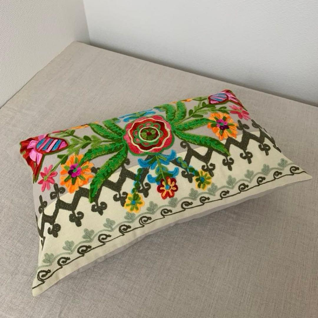 刺繍がきれいなクッションカバー❶