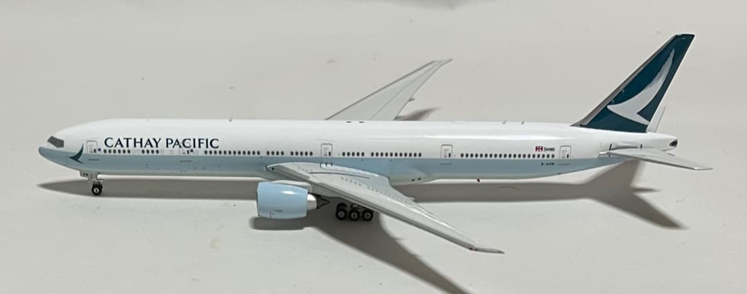 航空機・ヘリコプター Cathay Pacific B777-367ER