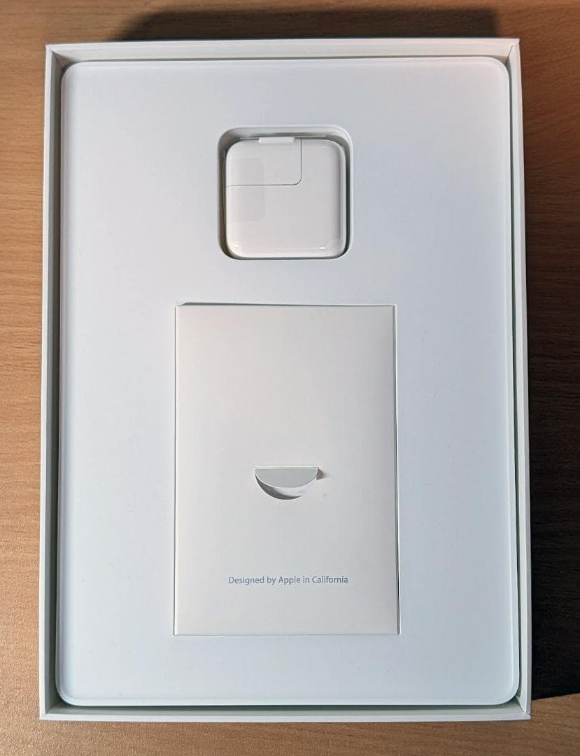 美品★iPad Air 128GB ME898J/A WiFi 純正ケース付き