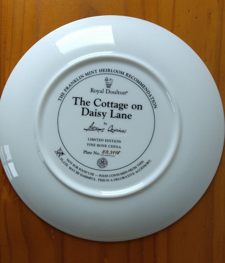 ロイヤルドルトン　  クリスマス 絵皿　2枚セット