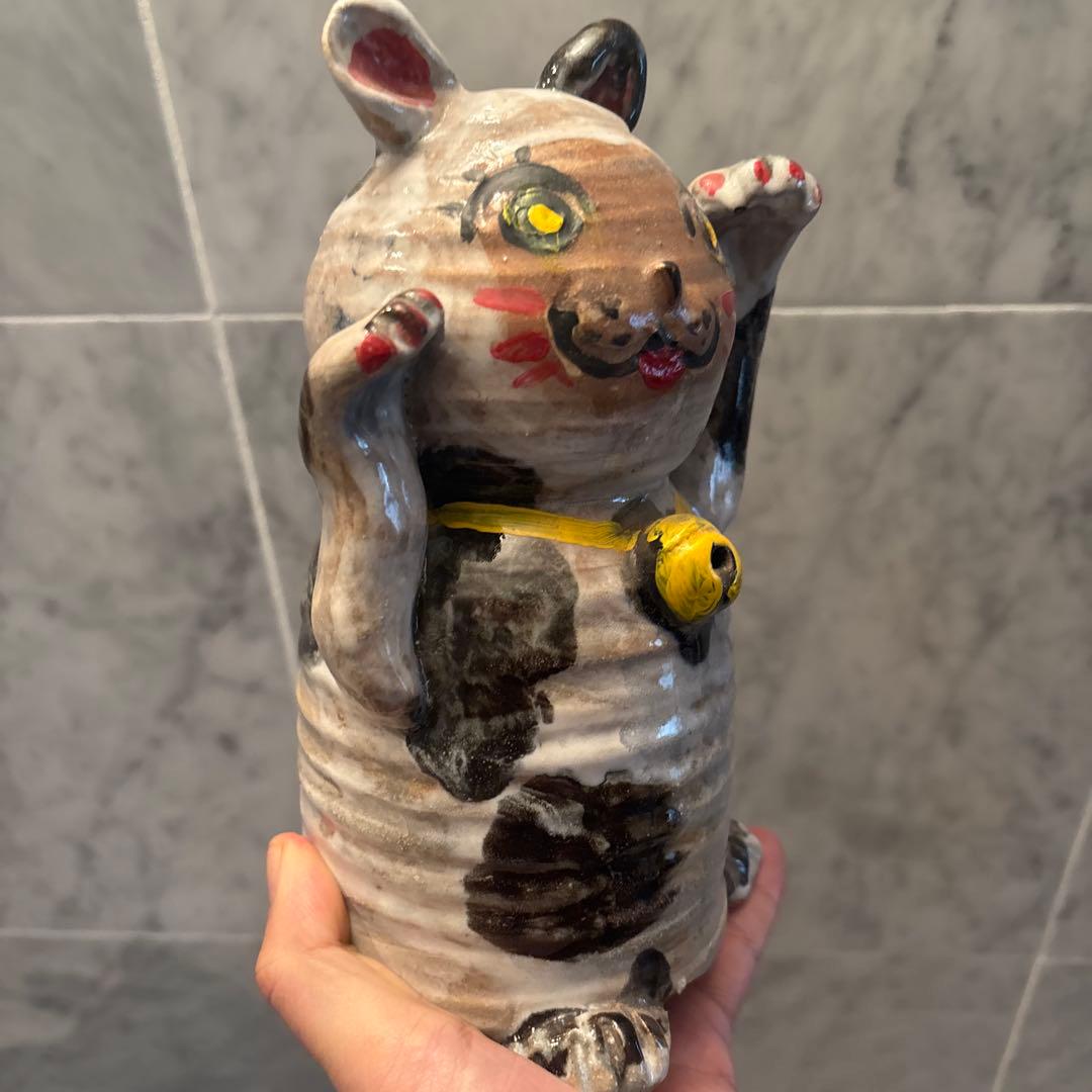 作家さんによるお茶目で可愛らしくとても雰囲気のある金運、良き人を招く招き猫