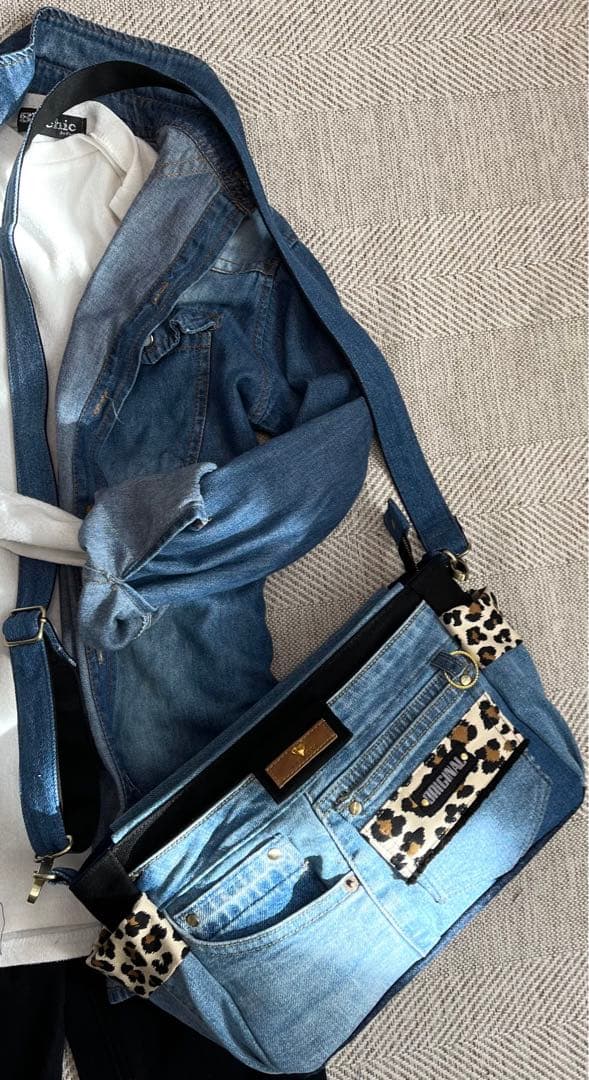 デニムリメイクバッグ（M）No.822☆ショルダーバッグ　斜めがけバッグ