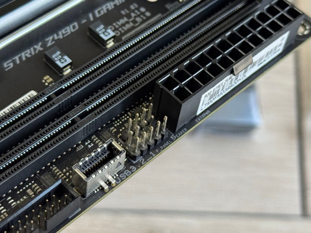 ASUS ROG STRIX Z490-I GAMING マザーボード