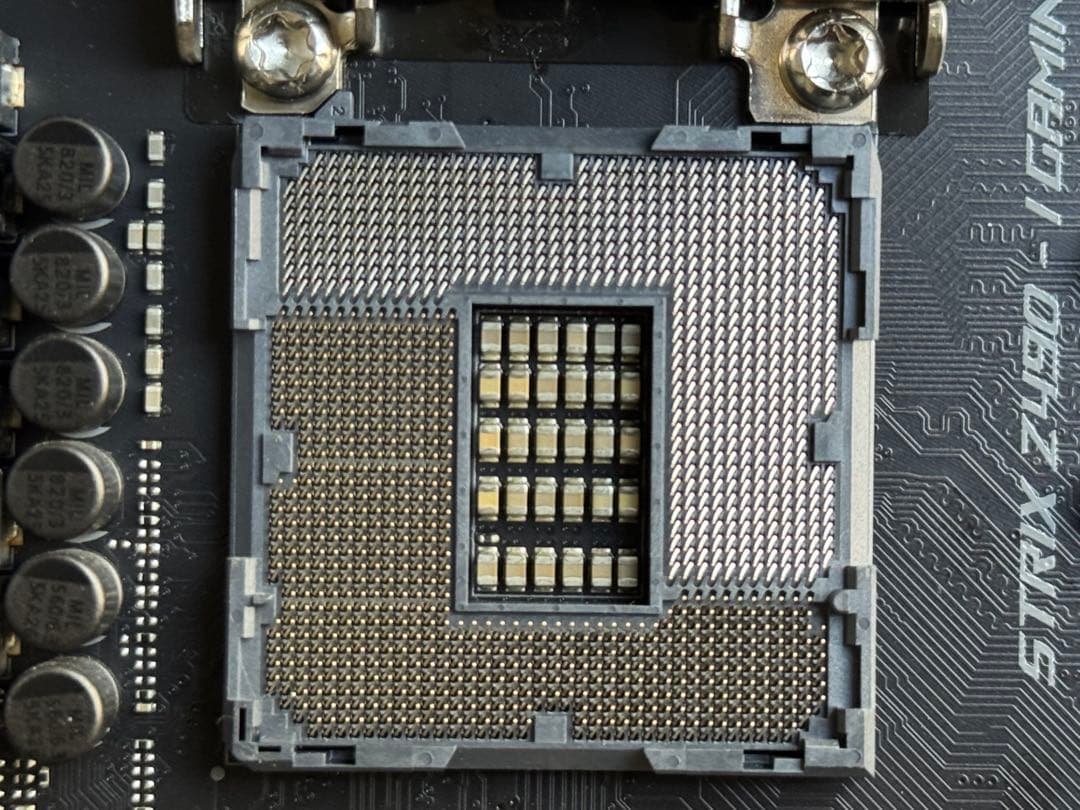 ASUS ROG STRIX Z490-I GAMING マザーボード